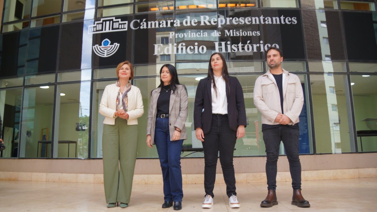 noticiasdel6's tweet photo. Se inauguró en la Legislatura la muestra “Pulso de un corredor vivo. El ecosistema estratégico de Misiones”
.@InformacionLeg3 @diputadosMis @suzel_vaider
https://t.co/0AAAUl8nLY https://t.co/1rGd5u6RrA