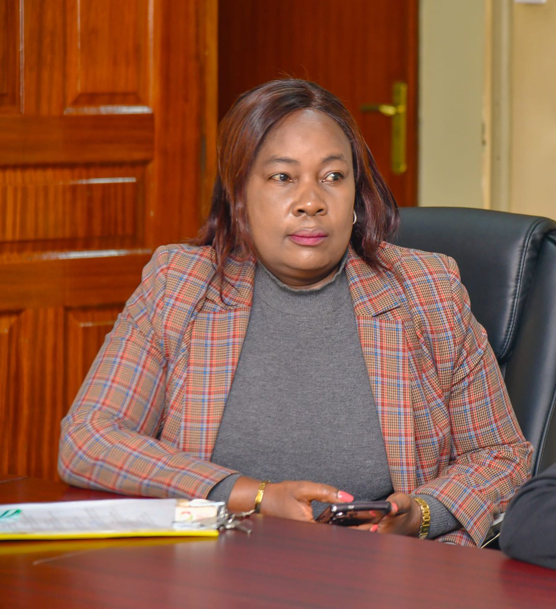 Devolution_KE's tweet image. Today, the @Devolution_KE HRM&D Dept, led by Director @AsumaJayne, inducted newly appointed & transferred officers, equipping them with key skills, values & ethics for effective, citizen-centered service delivery.
Read more: tinyurl.com/bde6p3vj
#DevolutionKE