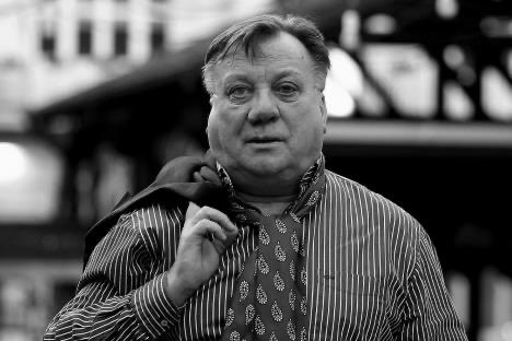 Bundan sonra Miljacka nehri Halid Bešlić’siz akacak... 

“Nema više Miljacke,
ni onih starih mostova.”