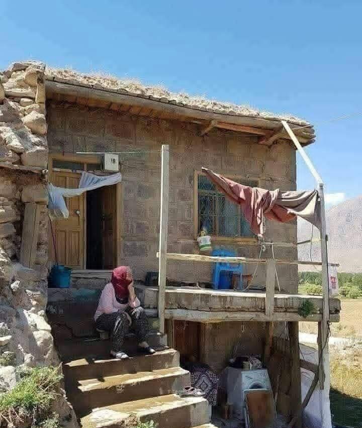 Sonra bi sigara yakıyorsun, Etrafı seyrediyorsun. Bakıyorsun ki her şey yerli Yerinde. 
Sen kendini ziyan etmişsin.