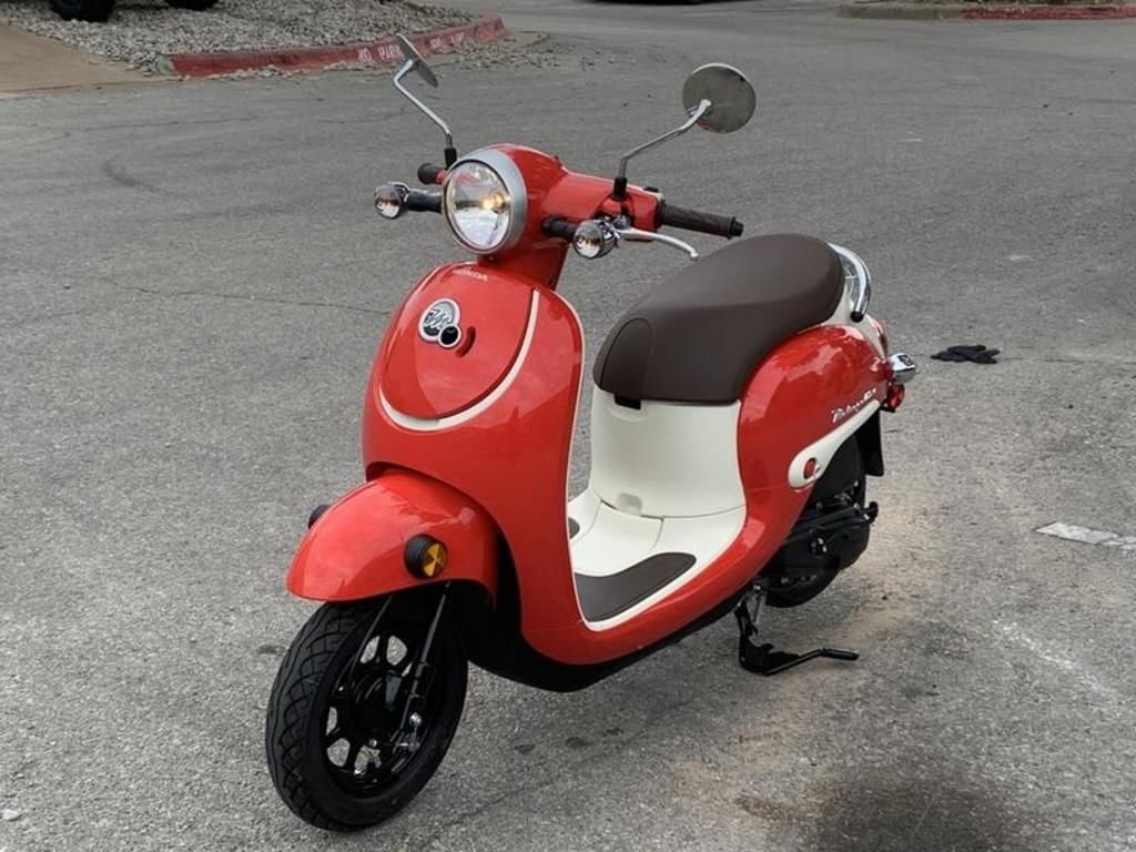 CycleTrader's tweet image. 🛵 Ready to ride? Shop thousands of new &amp;amp; used scooters from Vespa, Honda, Yamaha &amp;amp; more on Cycle Trader. Find your perfect ride today! 👉 brnw.ch/21wWqyT

#Scooters #CycleTrader #BuySellResearch