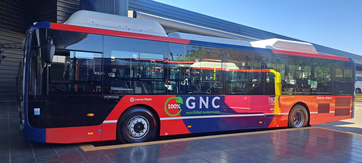 AUTAMoficial's tweet photo. 🚍 Mendoza avanza hacia un Transporte Público más sustentable. Las empresas privadas suman 16 unidades a GNC al Sistema de Transporte.
#EficienciaEnergética
#MovilidadSustentable
#GNC 
#Mendoza 
#TransportePúblico https://t.co/w0FO7EFSGV