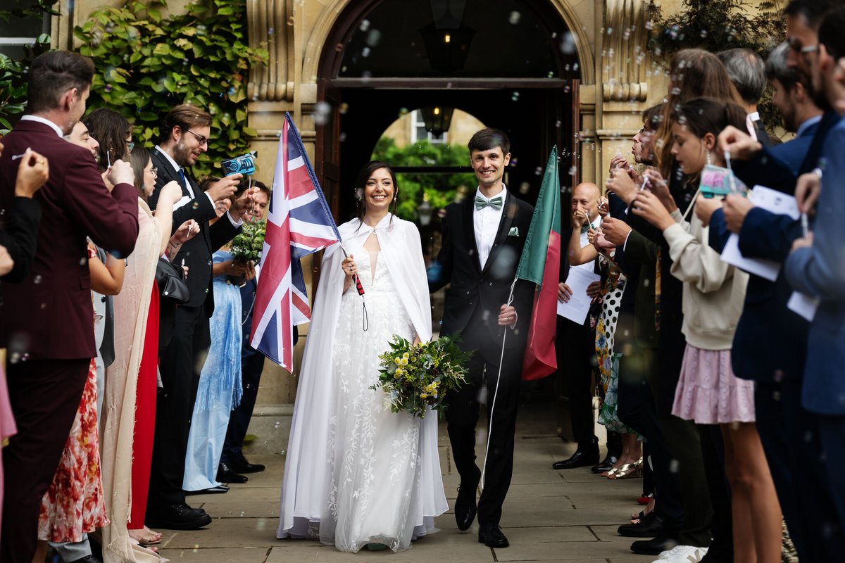andysidderspics's tweet photo. Many congratulations to Ligia &amp; Adam who celebrated their beautiful wedding at the incredible Trinity Hall College, Cambridge back in August! 💍☀️ https://t.co/vLfpyYg21m