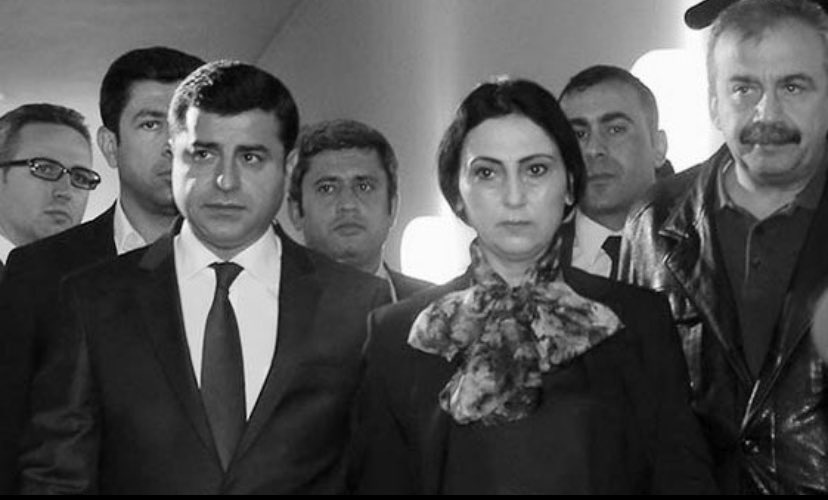 Muhammed210033's tweet photo. Korkak ve samimiyetsizsiniz …
Seni ve dava arkadaşlarını daha fazla savunacagiz @hdpdemirtas 
#freedemirtas https://t.co/4BOFrtPC37