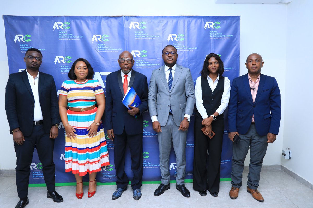 <a href="/AREDRC1/">A.R.E/RDC</a>  a remis un avis conforme à #Gujarat DRC SA pour une centrale solaire de 248 MWc à Kipushi (#HautKatanga).

➡️70 000 ménages seront électrifiés
➡️+500 emplois créés
➡️Construction d’un hôpital &amp; d’une école

🔗are.gouv.cd/are-gujarat-dr…

#GUJARAT #HautKatanga