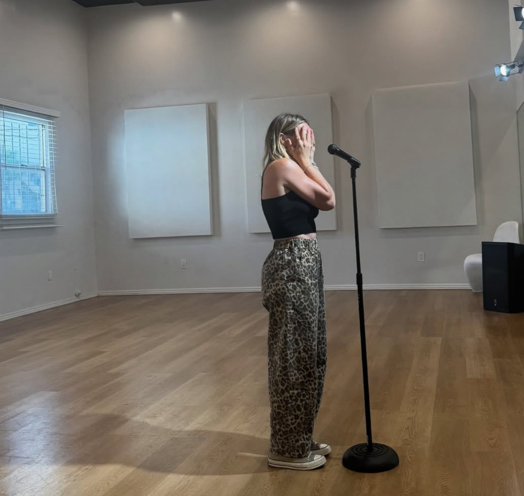rodnezmovies's tweet photo. HILARY DUFF IS REHEARSING FOR HER COMEBACK!! https://t.co/Stdx8TVmKo