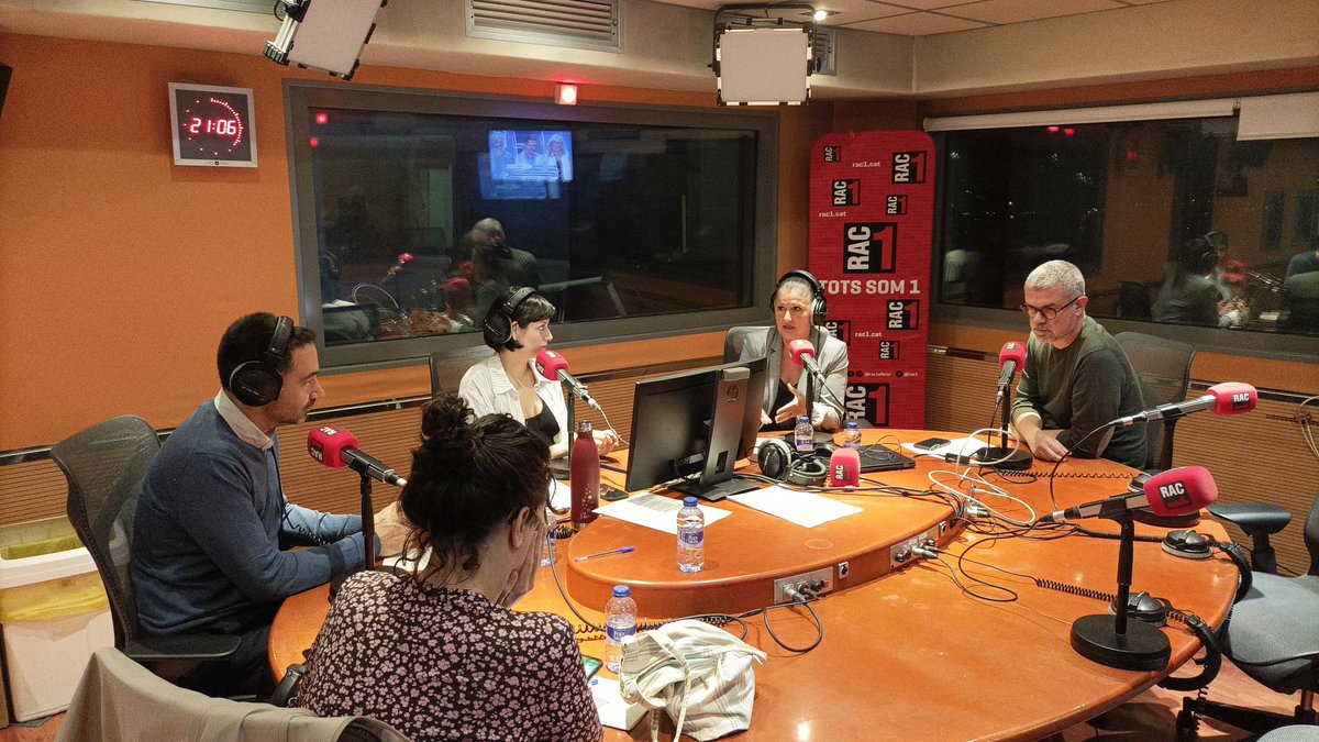 La tertúlia!                                            
📌 El debat de política general. 
📌 Dades del Departament d'Educació: els alumnes parlen millor el castellà que el català. 

🗣️ <a href="/mvilaredon/">Maria Vila</a>, <a href="/Marc_Amat/">Marc Martínez Amat</a>, <a href="/ImmaLucas/">Imma Lucas</a> i <a href="/jaumeclotet/">Jaume Clotet</a>. 

📻 EN DIRECTE: rac1.cat/directe