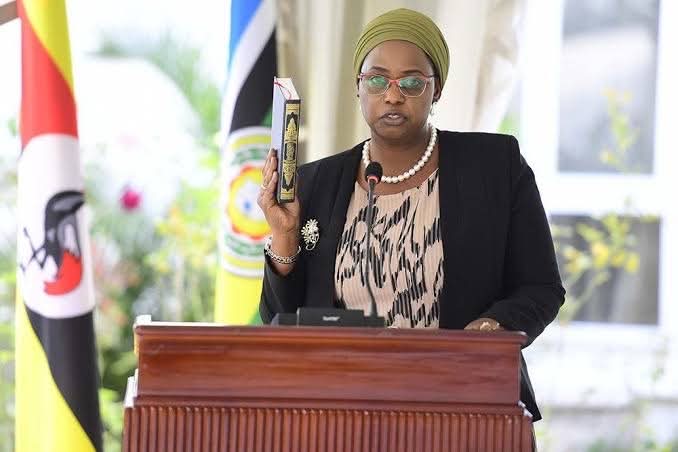 President Yoweri Museveni has appointed Justice Aisha Naluzze Batala as the new Inspector General of Government (IGG), succeeding Betty Olive Namisango Kamya, whose 4-year term ended last month.
A new era for the fight against corruption begins. ⚖️🇺🇬 #Uganda #IGG #Museveni