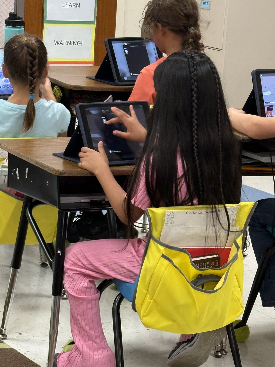 ShannonP511's tweet image. 🌟 @SouthernElemGCS students are embracing creativity, using technology, tackling challenges, &amp;amp; thinking outside the box!
They’re turning ideas into action and leading with curiosity every step of the way.

@GCSchoolsNC @jmaness4 @Mr_MooreBME
