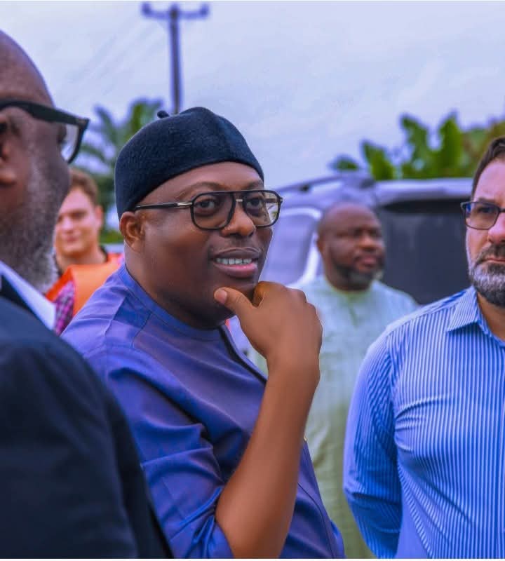 Big_Sinudo's tweet image. Turn by turn...na turn by turn🎤

 Make you no dey too dey buga🎷

🎸Humble yourself for no one knows tomorrow

If you make the money accommodate your good friends🎹

Sim Card is cheap, #IPhone is cost🥁

But Iphone still need a #SimCard🎷