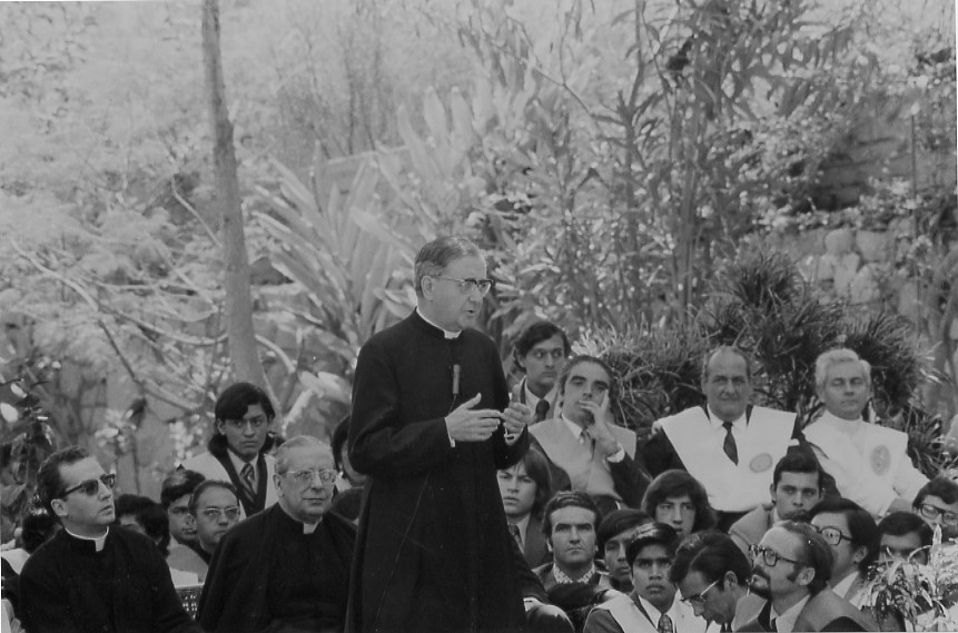 Comportati come se da te, ed esclusivamente da te, dipendesse l’ambiente del luogo in cui lavori: ambiente di laboriosità, di allegria, di presenza di Dio, di visione soprannaturale.
escriva.org/it/surco/respo…