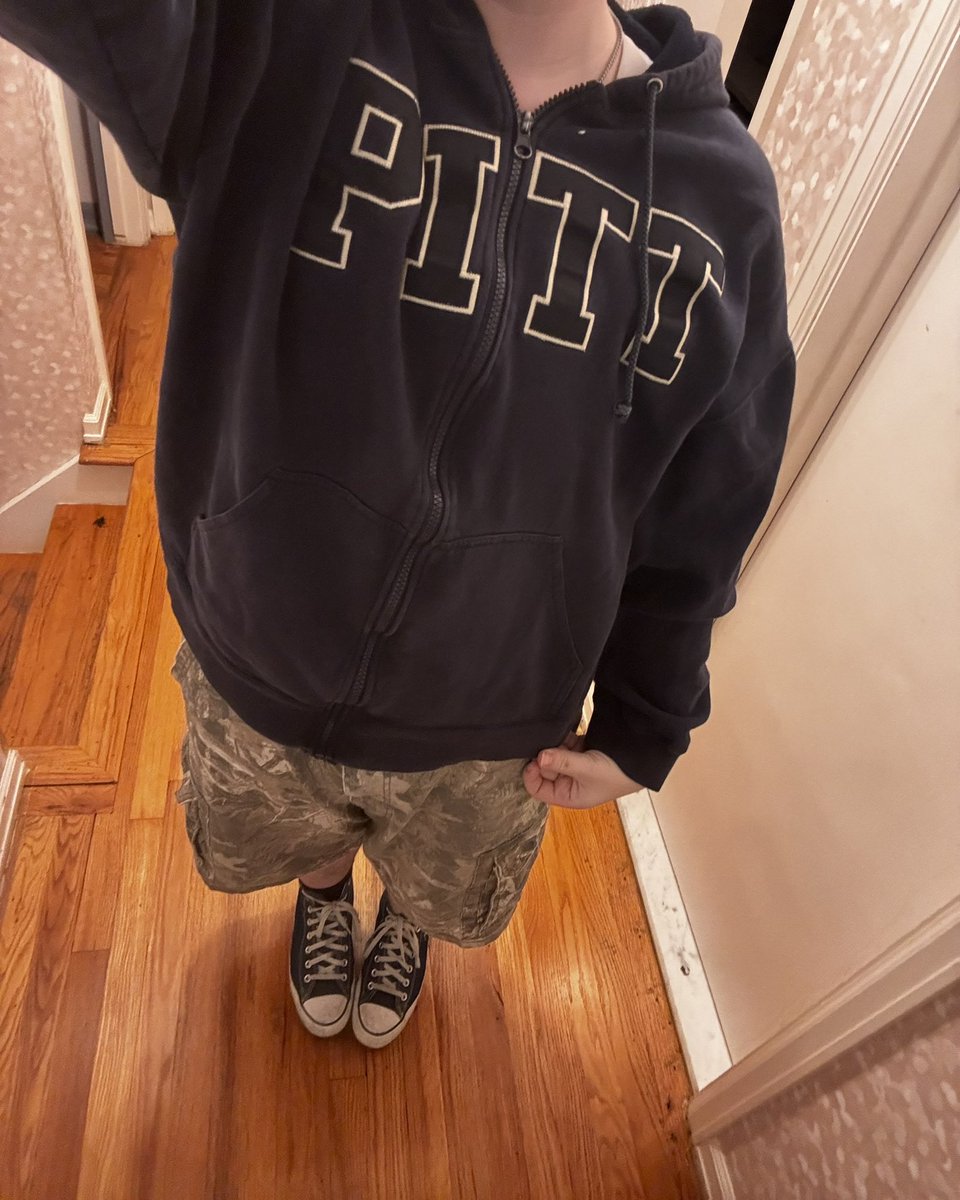 Toxic521901's tweet photo. got a pitt hoodie off depop 😛😛 https://t.co/T6r93pzOoO