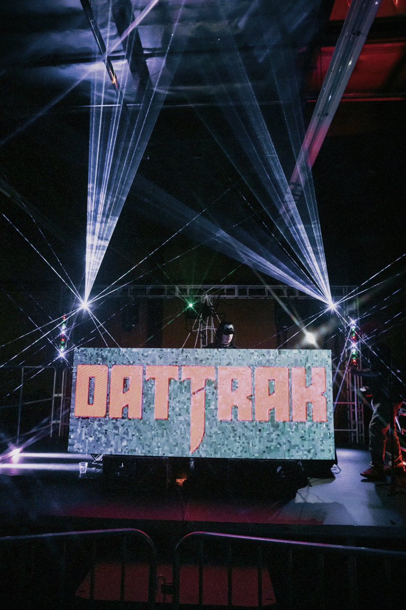 DatTrak's tweet image. first October DatTrak show is down. thank you Los Angeles for an amazing night, time to get working on something exciting. you’ll find out very soon🔪