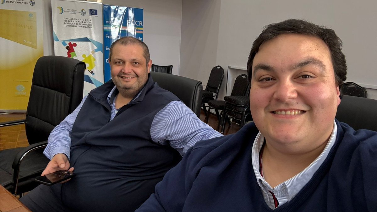 Se reúne la Mesa del <a href="/PlenaMunicipios/">Plenario de Municipios de Uruguay</a> 
En dicha instancia los alcaldes abordan la problemática de la población migrante. En este sentido se recibió a un representante de la Junta Nacional de Migraciones con el fin de concretar líneas estratégicas para este sector de la población.