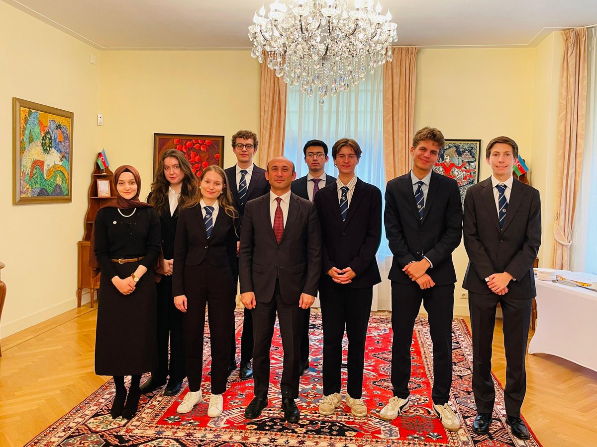 Azerbaijan_inNL's tweet photo. Today, we had the pleasure of hosting students from #Leiden University MUN program (Leiden Model United Nations Foundation) the second time this year. We spoke about #Azerbaijan’s foreign policy, bilateral relations with the #Netherlands and regional developments. https://t.co/NfyI0zjLNP