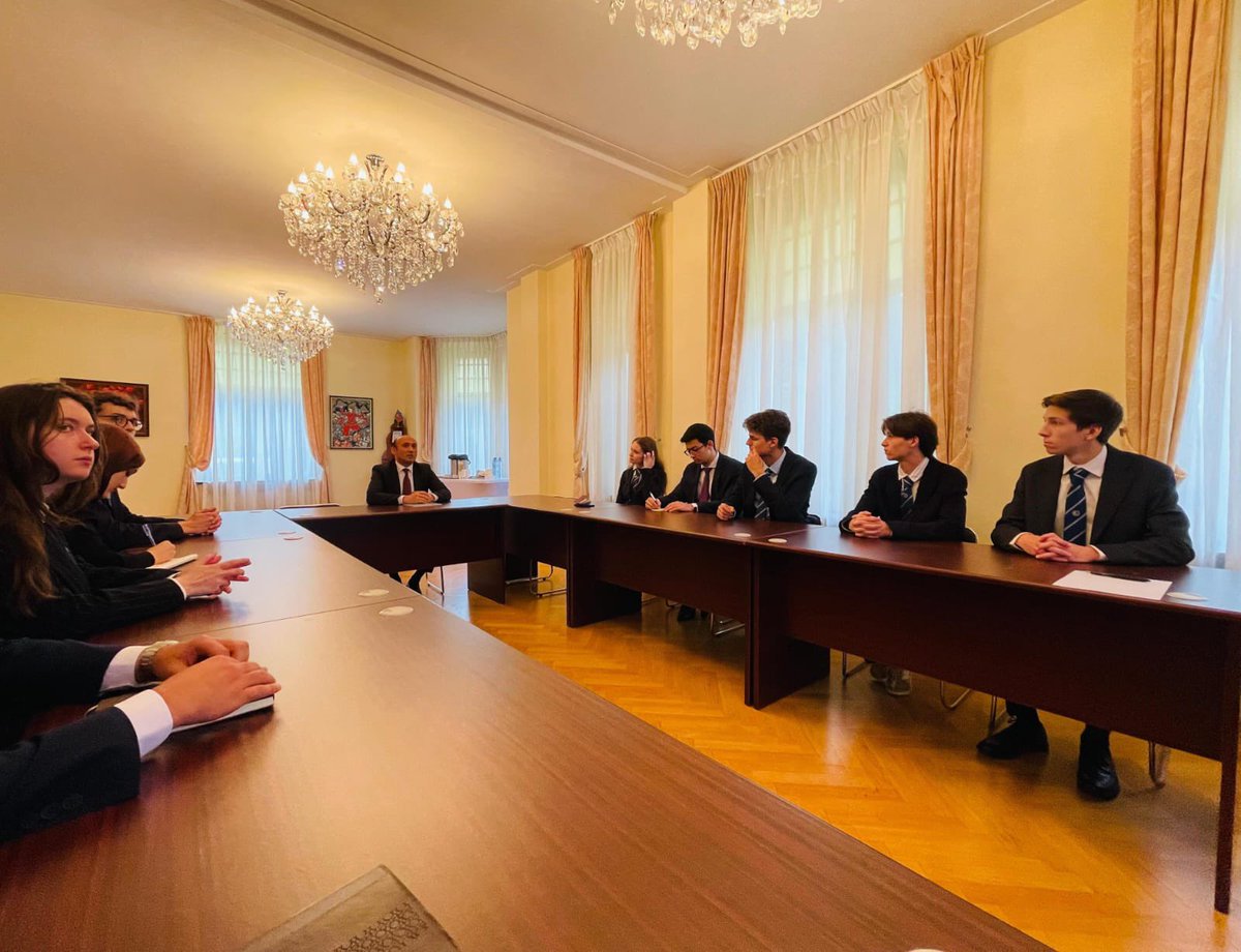 Azerbaijan_inNL's tweet photo. Today, we had the pleasure of hosting students from #Leiden University MUN program (Leiden Model United Nations Foundation) the second time this year. We spoke about #Azerbaijan’s foreign policy, bilateral relations with the #Netherlands and regional developments. https://t.co/NfyI0zjLNP