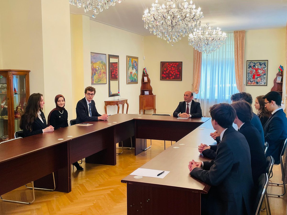 Azerbaijan_inNL's tweet photo. Today, we had the pleasure of hosting students from #Leiden University MUN program (Leiden Model United Nations Foundation) the second time this year. We spoke about #Azerbaijan’s foreign policy, bilateral relations with the #Netherlands and regional developments. https://t.co/NfyI0zjLNP