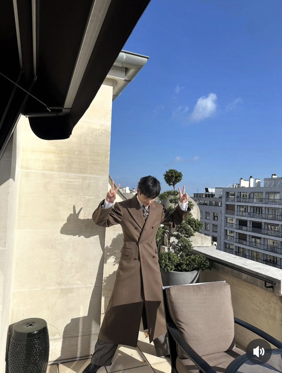KimTaehyung_Ro's tweet photo. Can I have 100 reposts and replies,please?

V FOR PARIS FASHION WEEK
CELINE AMBASSADOR TAEHYUNG
#VxCELINEPFW #CELINESUMMER2026 
@celineofficial
#TAEHYUNGxCELINE https://t.co/iasJMV01oZ