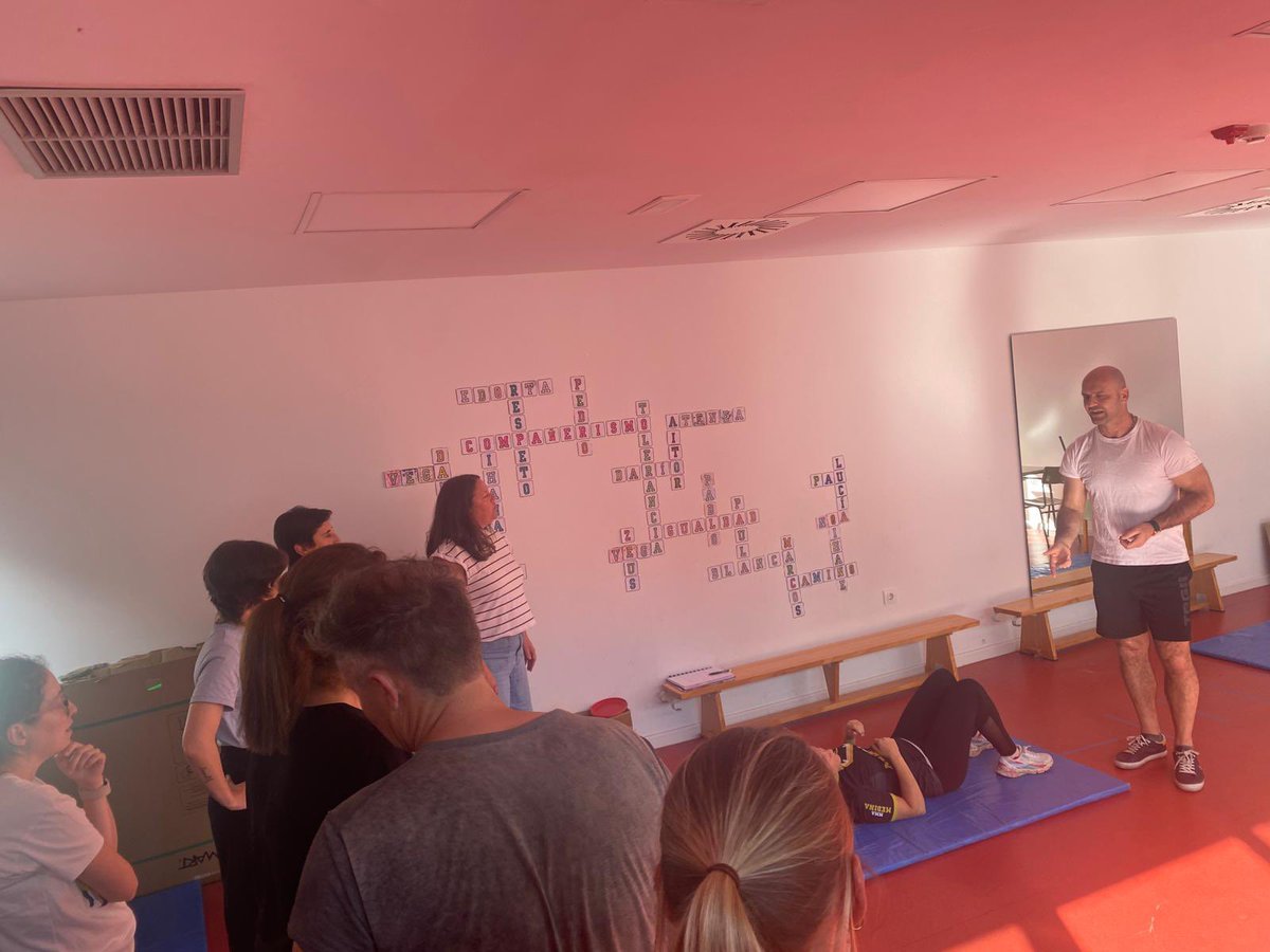 Hoy en el Cra las Cogotas, comenzamos nuestra formación en estrategias de contención física y psicológica <a href="/CFIE_Avila/">CFIE_Avila</a> <a href="/educacyl/">Educación JCyL</a> #formacionCyL