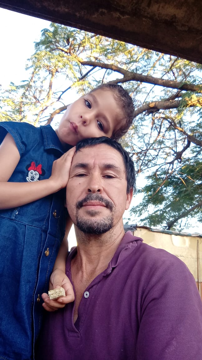 Por um erro grotesco e diabólico, esse pai, homem honesto e trabalhador, esta sendo mantido preso há mais de 06 meses pelo STF!

Acusado de ter cortado a tornozeleira e estar foragido, ele foi preso em sua residência, as 21h do dia 01/4/2025, com a tornozeleira em sua perna,