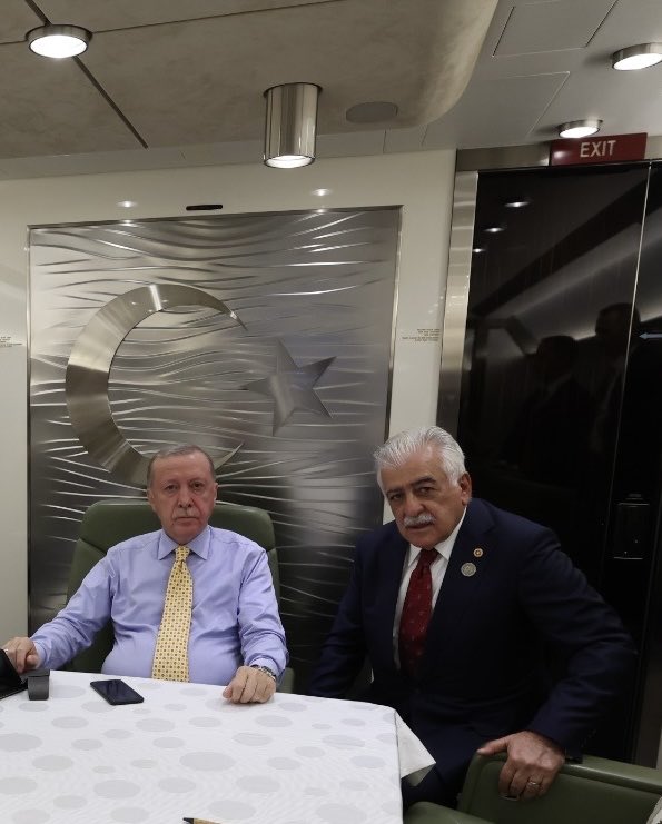 samilayrim's tweet photo. 🩸Gebele, Azerbaycan

Cumhurbaşkanımız Sayın Recep Tayyip Erdoğan’ın öncülüğünde, Azerbaycan’ın Gebele şehrinde düzenlenen
Türk Devletleri Teşkilatı 12. Devlet Başkanları Zirve Toplantısı,
‘Bölgesel Barış ve Güvenlik’ temasıyla gerçekleştirildi. 

Türk dünyasının birlik, barış ve refahı için atılan bu tarihi adımları yürekten destekliyoruz. 🇹🇷🇦🇿
