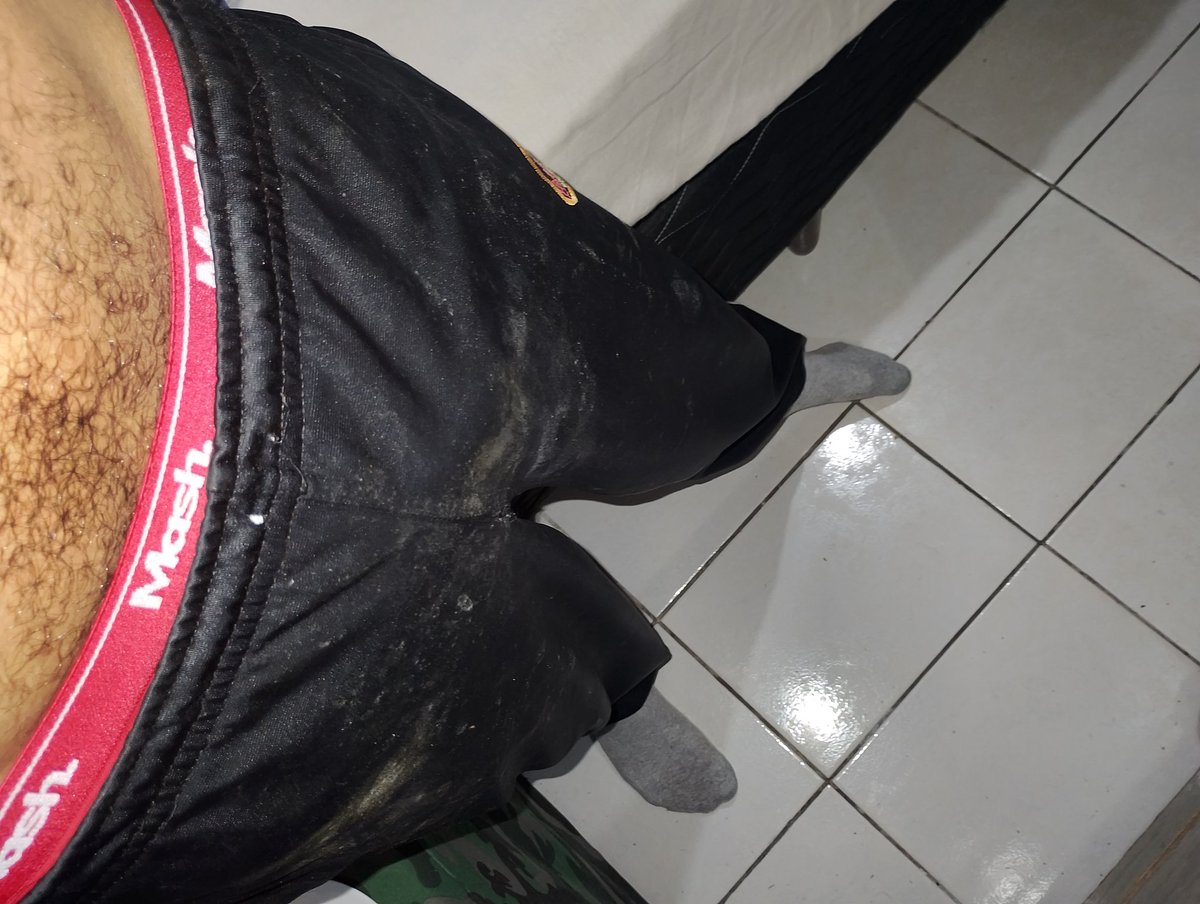 Não lavo essa calça há tanto tempo que parecendo lek de rua kkkk cheirão tá como 🐽🥴

#pig #fetichepig #pigplay