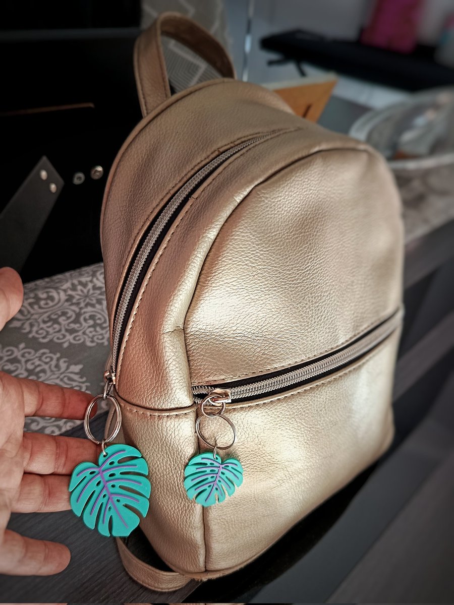 Victor_bf85's tweet photo. Los llaveros decorativos nunca fallan.

#3dprint #3dprinting #3dprinter #llaveros #keychain #personalizados @Sakata3D @3DArtillery_es #art #regalospersonalizados #regalosoriginales #victorbautista #vb https://t.co/uYIYjto7xB