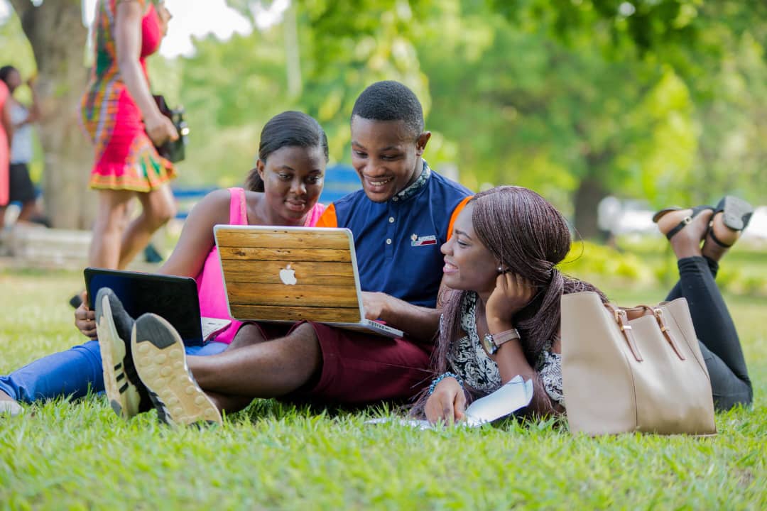 legon_today's tweet photo. 𝗧𝗵𝗲 𝗡𝗮𝘁𝗶𝗼𝗻𝗮𝗹 𝗦𝗲𝗿𝘃𝗶𝗰𝗲 𝗔𝘂𝘁𝗵𝗼𝗿𝗶𝘁𝘆 𝗵𝗮𝘀 𝗶𝗻𝘁𝗿𝗼𝗱𝘂𝗰𝗲𝗱 𝗻𝗲𝘄 𝗼𝗽𝗽𝗼𝗿𝘁𝘂𝗻𝗶𝘁𝗶𝗲𝘀 𝘁𝗵𝗮𝘁 𝗴𝗼 𝗯𝗲𝘆𝗼𝗻𝗱 𝘁𝗿𝗮𝗱𝗶𝘁𝗶𝗼𝗻𝗮𝗹 𝗽𝗼𝘀𝘁𝗶𝗻𝗴𝘀. 𝗚𝗿𝗮𝗱𝘂𝗮𝘁𝗲𝘀 𝗰𝗮𝗻 𝗻𝗼𝘄 𝗲𝘅𝗽𝗹𝗼𝗿𝗲 𝗿𝗼𝗹𝗲𝘀 𝘂𝗻𝗱𝗲𝗿 𝘁𝗵𝗲 https://t.co/wMxauJvjQJ