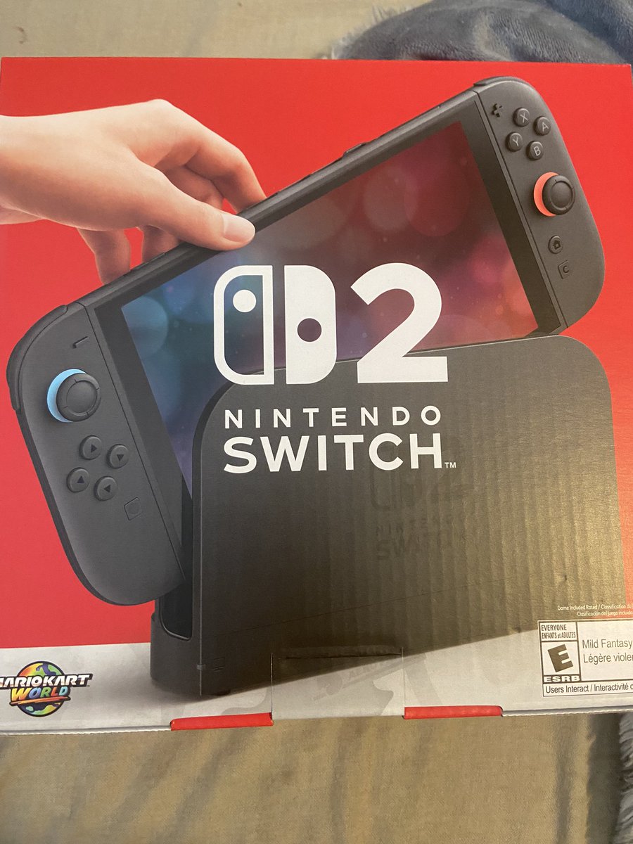 I got a switch for my bday 🥺 Very thankful for the friends I have in my life 💕