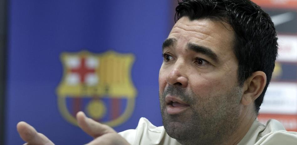 BarcaUniversal's tweet image. 🚨 BREAKING:
Deco: "We shouldn't be obsessed with signing a number 9. Perhaps you can do it without a 9. This isn't the time to talk about signings. Ferran can play as a 9. PSG won the Champions League without a 9. Talking about a '9' is a bit of a mistake."