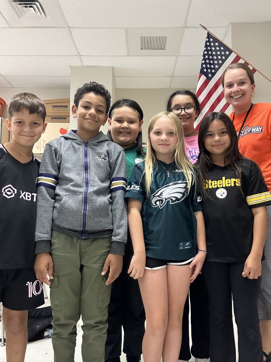 MrsMooreInThird's tweet photo. Sports day for spirit week! https://t.co/IhW8Y2jCdP