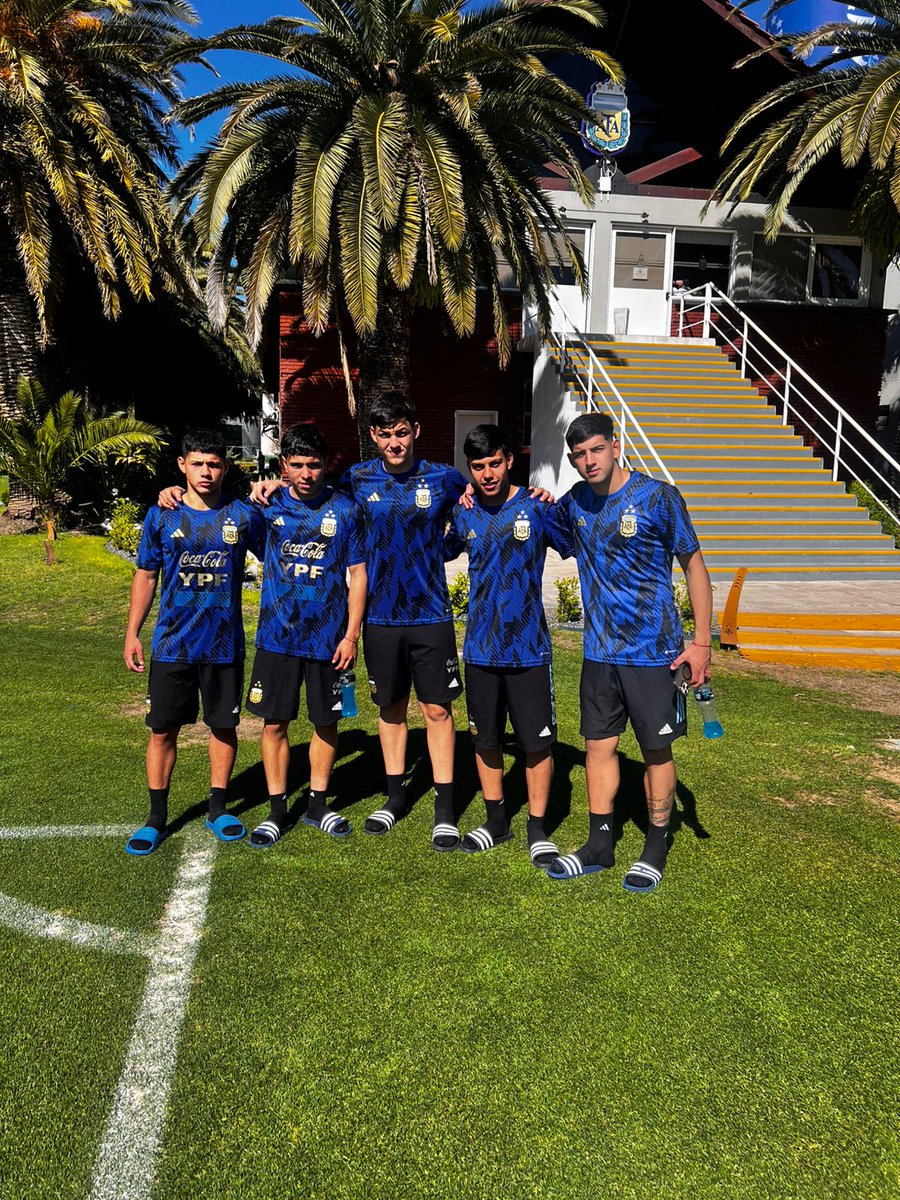 javipeder's tweet photo. Nuestros jugadores seleccionados Sub 15, Sub 17 y Sub 20, representando a Argentina. De La Paternal al Mundo. Grandisimo trabajo de fútbol infanto-juvenil, captación, pensiones, y todo #CEFFA . Gracias a cada profe, dt, coordinadores.  Felicitaciones @chino_batista @RSanzotti https://t.co/hOL28Rd5f0