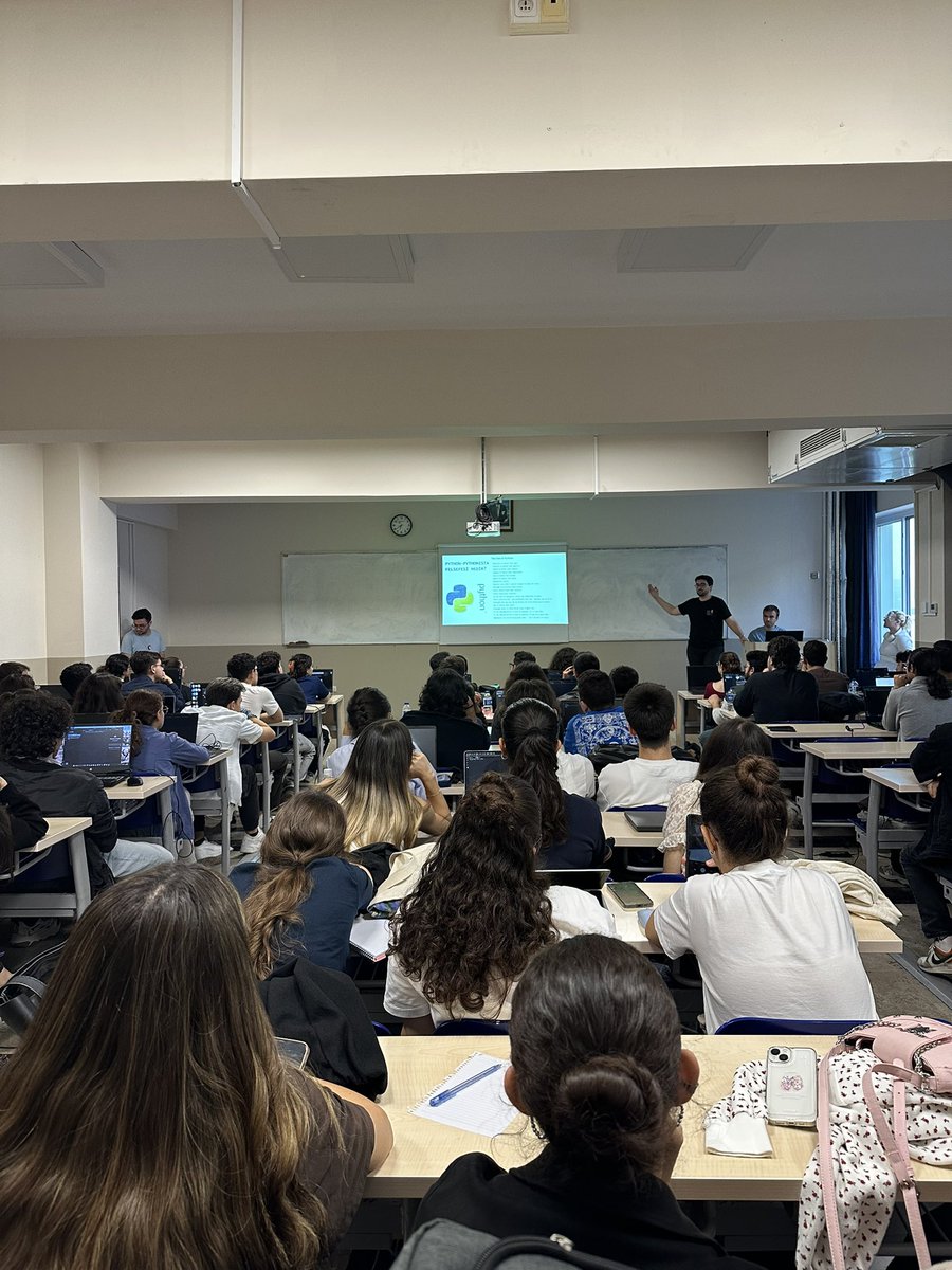 Eğitim dönemimize yeniden başladık!🚀
İlk eğitimimiz Python’u yüksek katılım ve büyük motivasyonla tamamladık. 
İlginiz ve enerjiniz için teşekkürler! 💛🦉