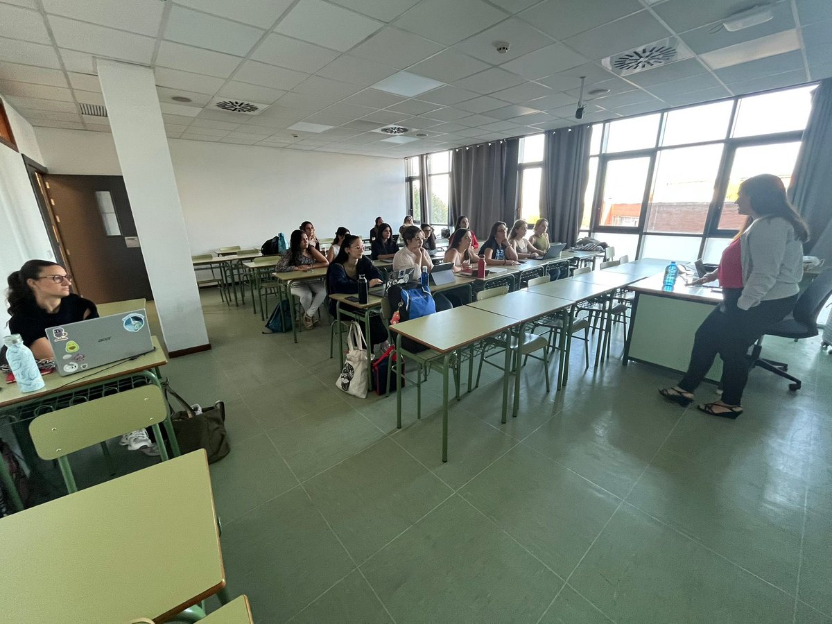 RFEN_escuelaENT's tweet photo. Ha finalizado la última fase del curso entrenador súper de natación artística de 2025, que se venía celebrando en el INEF de Madrid con un total de 16 entrenadoras. 

#artistica #entrenadores #formacion #rfen #escuelaent https://t.co/J6rnMXbir8