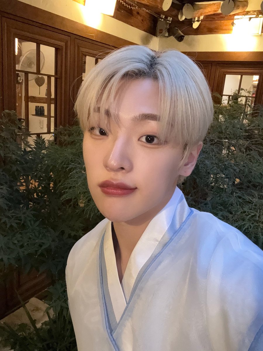 Louis_FranceKD's tweet photo. [𝕿𝖜𝖎𝖙𝖞𝖊𝖗 🖊] 07.10.25

« KINGMAKER Joyeuses fêtes de Chuseok 🌕»

#TheKingDom #더킹덤 #TKD
#DANN #단 
#ARTHUR #아서 
#MUJIN #무진 
#LOUIS #루이 
#IVAN #아이반 
#JAHAN #자한 
_______
C: @TheKingDom_GF 
[1/2] https://t.co/S6Tqge1l9D