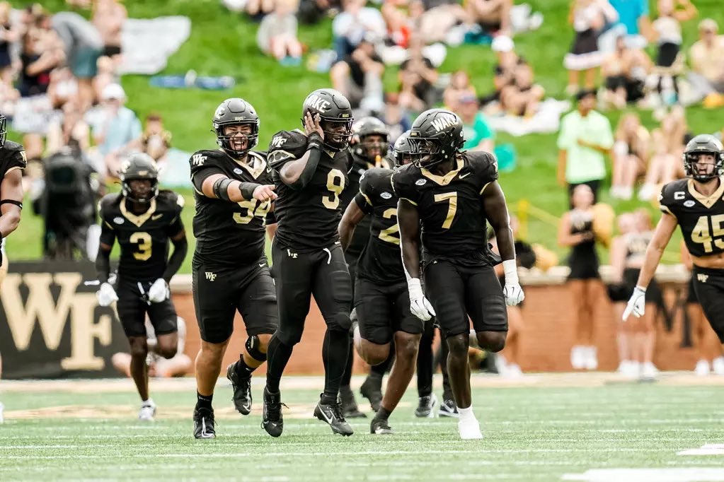 4 Canadians are among the ACC’s Top 30 in QB pressures (via PFF):

🇨🇦 Akheem Mesidor, Miami
🇨🇦 Wesley Bailey, Louisville
🇨🇦 Rene Konga, Louisville
🇨🇦 Nuer Gatkuoth, Wake Forest

📸 <a href="/CanesFootball/">Miami Hurricanes Football</a>, <a href="/LouisvilleFB/">Louisville Football</a>, <a href="/WakeFB/">Wake Forest Football</a>