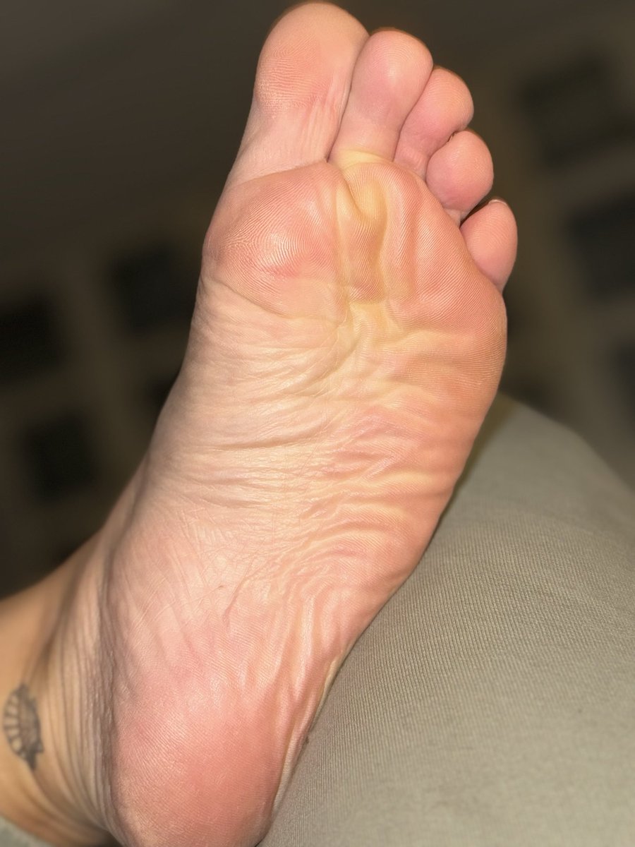 noralane89's tweet photo. Always on your mind, always under your nose. This hot scent that makes your wildest dreams come true.
Feet footlover
@rt_feet https://t.co/ax3o6QGNI3