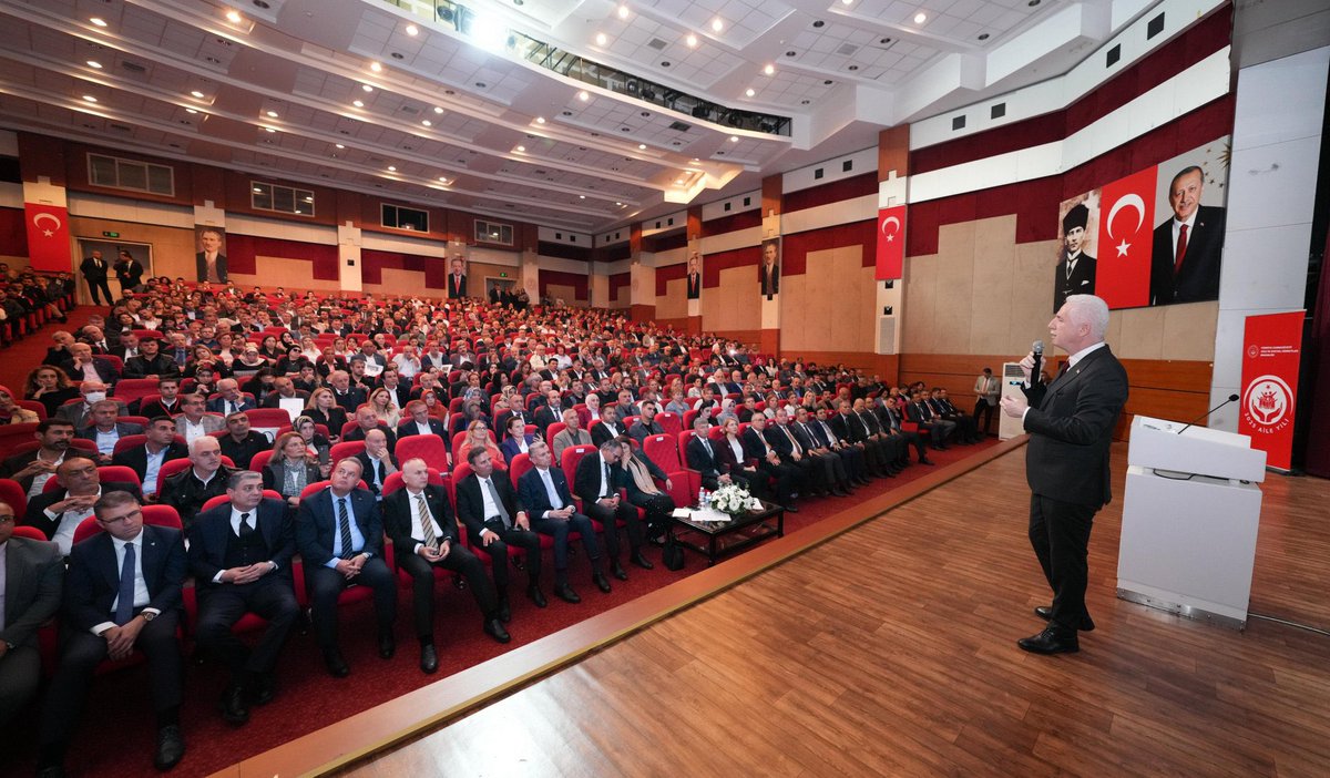 "2025 Aile Yılı”  çalışmaları kapsamında düzenlenen Avrupa Yakası Muhtarlar Aile Yılı Semineri,
