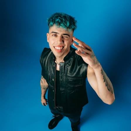 santitele_ tweet media