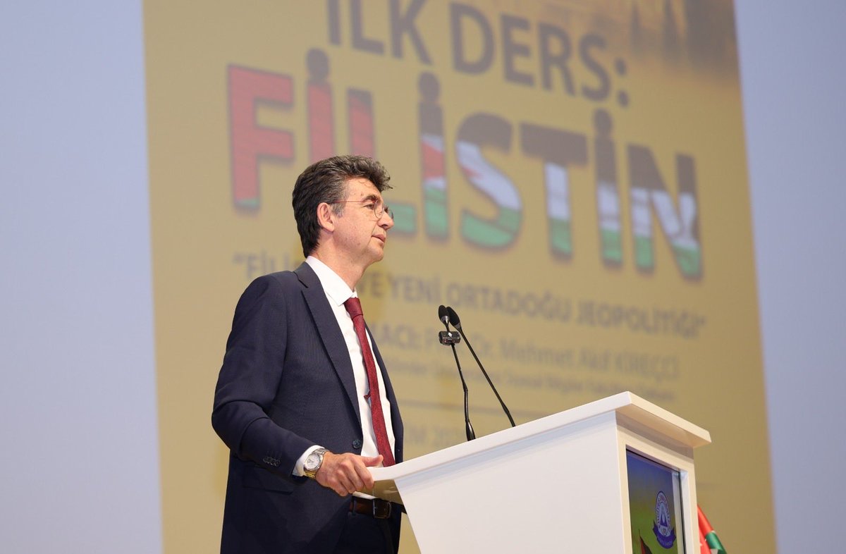 AkifKirecci's tweet photo. Erciyes Üniversitesi’nde açılış dersimizin konusu “Filistin ve Yeni Ortadoğu Jeopolitiği” idi. 
Daveti için ⁦@ProfFatihAltun⁩ hocama ve değerli meslektaşlarım ve öğrencilerimize çok teşekkür ederim. ⁦@ErciyesUni1978⁩ https://t.co/UTRQPt5D8N