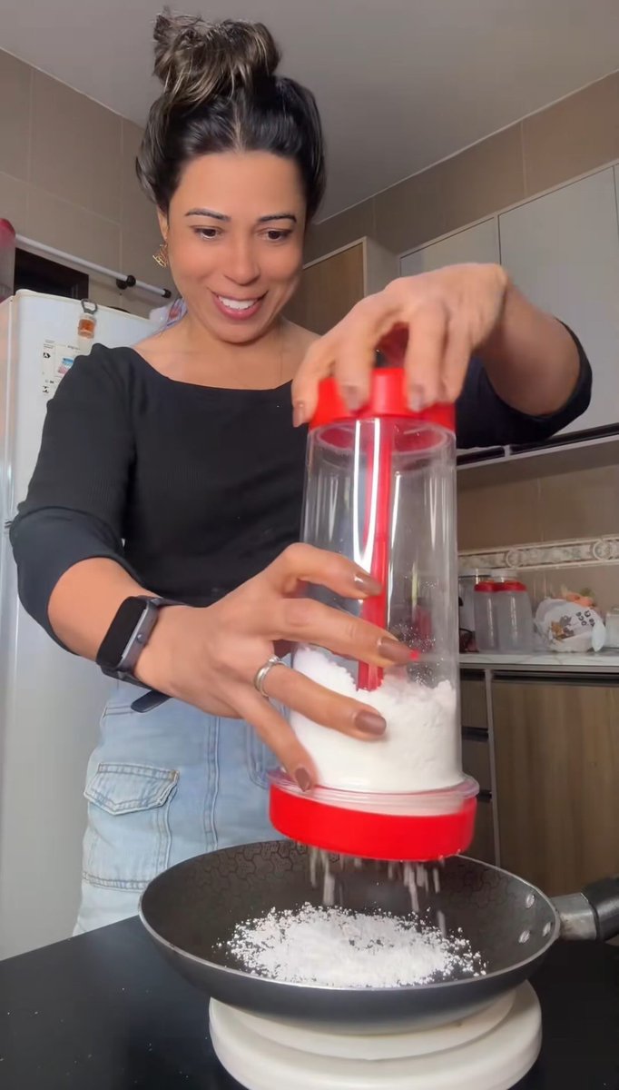 LuciaAlvesw's tweet photo. Achei na Shopee essa tapioqueira e sério… nunca mais fiz bagunça na cozinha 😍 perfeita pra quem ama praticidade https://t.co/QHGYT6614Q