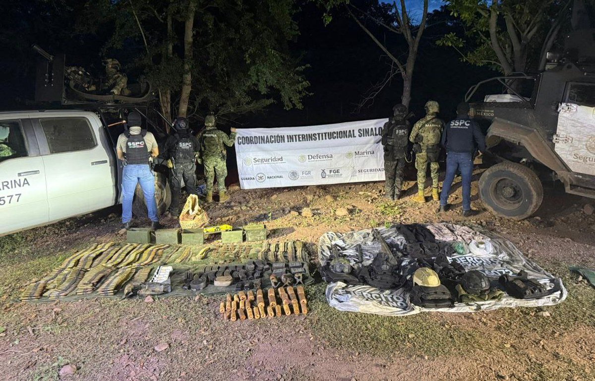 SinaSinFiltro's tweet image. Gran Decomiso a "LOS RUSOS🇷🇺" al mando del MF.
🚨 Cae Filiberto “N”,integrante de célula delictiva de "Los Rusos🇷🇺" al mando de "Jesus Alexander Poncho Felix" - El Ruso.
#Sinaloa #Seguridad #Operativo #Justicia #México