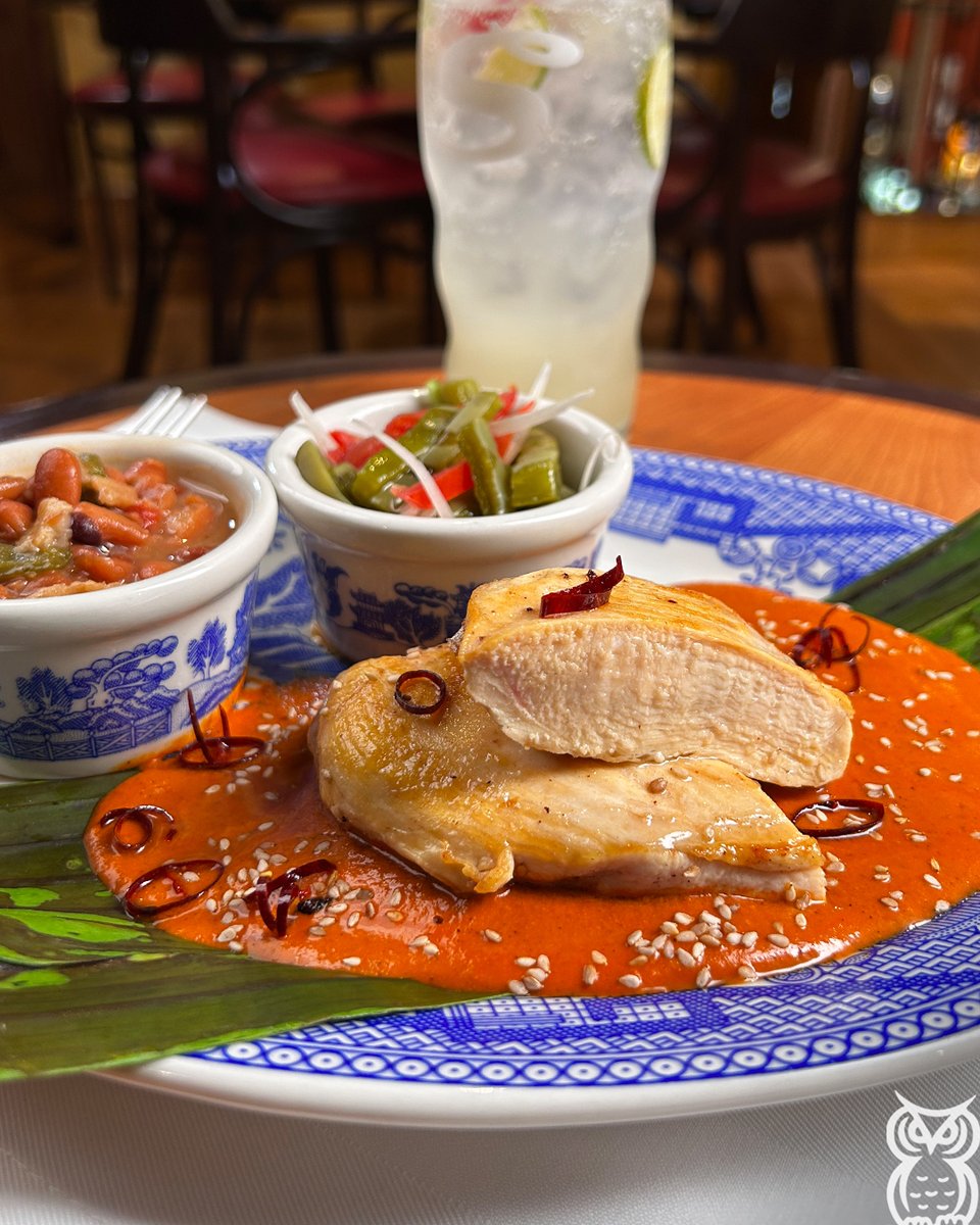El chef Daniel González  trae para ti una Suprema de Pollo en Adobo de Puya: jugosa, intensa y llena de tradición. 🍗🌶️

Ven al Festival Gourmet  y saborearla solo en #Sanborns. cutt.ly/Lecujkiq

#SoloSanborns #FestivalSanborns #GourmetFood #HechoEnMexico