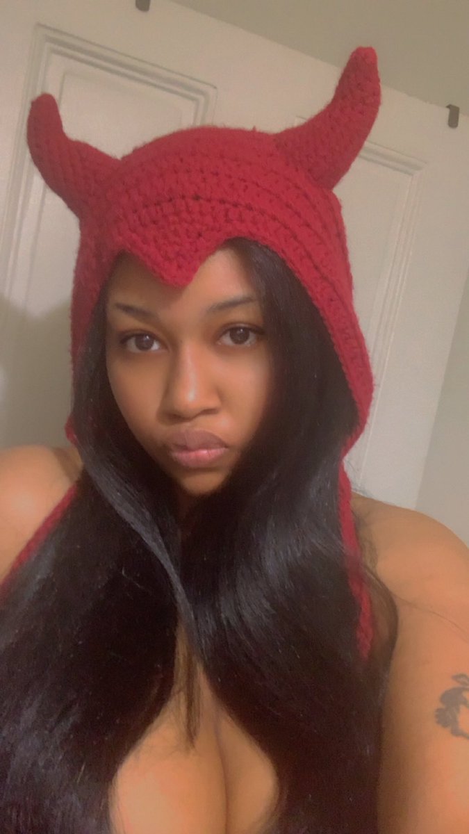 GoddessP3ch's tweet photo. Pull up to my live on Loyal fans. Gonna be on and off every couple of hours to humiliate losers, have a Mukbang and hold auditions for some new subs😈

🖤Sub spots open🖤
💰$25tribute prior dm💸

 ⭐️findom Ebony BNWO paypig cashcow feet gooner footfetish blackgoddess cashpig⭐️ https://t.co/sR0cgmBcOk
