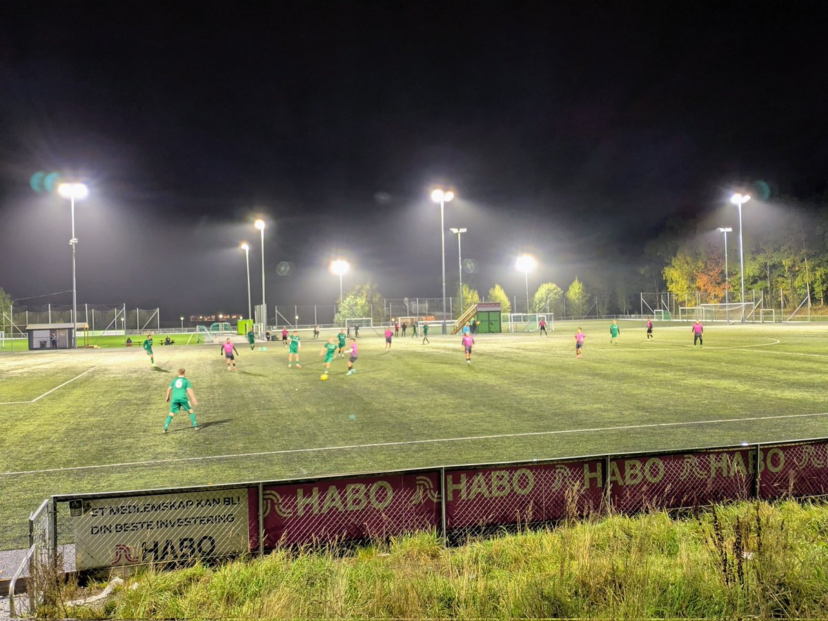 Inter Halden SK 2 - FK Eika Krapfoss 
Strupe KG
7 div Østfold avd 2
#breddeballøstfold

4-1. Stå i kiosken er 🧇 da. Toro posevaffel for å være helt nøyaktig. Veldig snodig situasjon med Inter der 2.laget leder sin avdeling av 7 div, mens 1.laget har 0 poeng i en annen.
