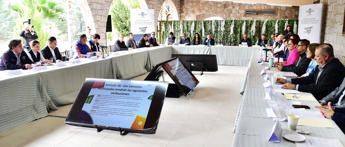 ⚙️Unidos, sociedad, gobierno, cámaras, colegios de profesionistas e instituciones educativas, se podrá trabajar por el Durango y la visión de ordenamiento establecida para el año 2040, a través del Consejo Municipal de Desarrollo Urbano, el cual quedó formalmente instalado.