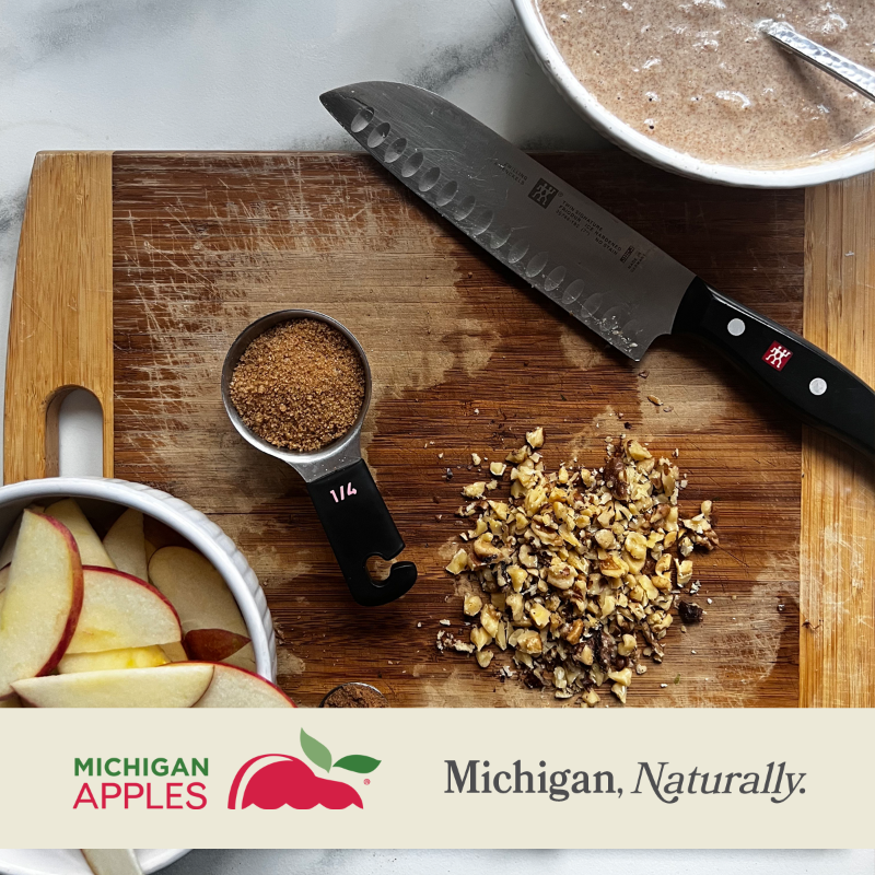 MSU_Athletics's tweet photo. A noon game calls for a morning tailgate, the perfect place to serve #MIApples Spice Overnight Oats.
