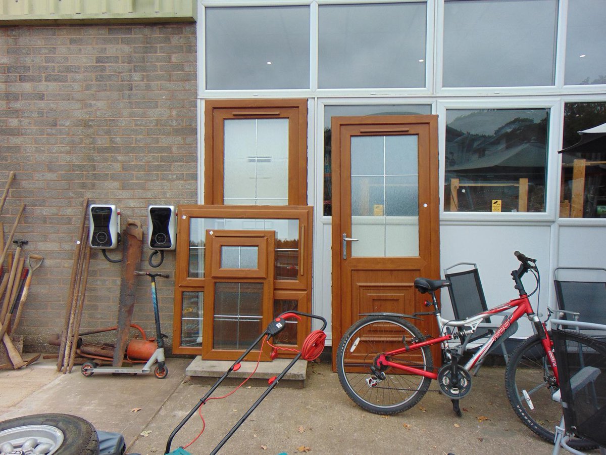 MewsAuctions's tweet image. Available this Friday 10th October. Auction starts at 6pm.

Timber Window Frames and PVC Door (with Keys) and Windows.

#pvcdoors #pvcwindows #timberwindowframes