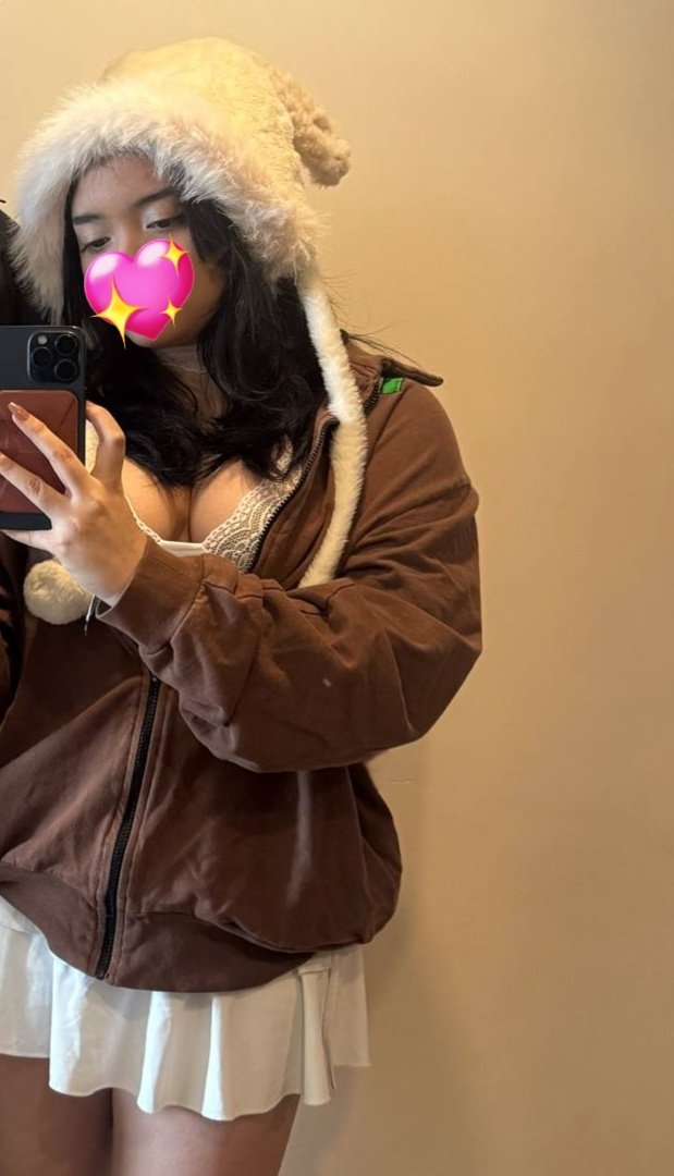 CamimileVA's tweet photo. Y'all ik I just went pink but I'm already missing my black hair 

Should I just dye it back 💀💀💀 https://t.co/2sYxt75kai