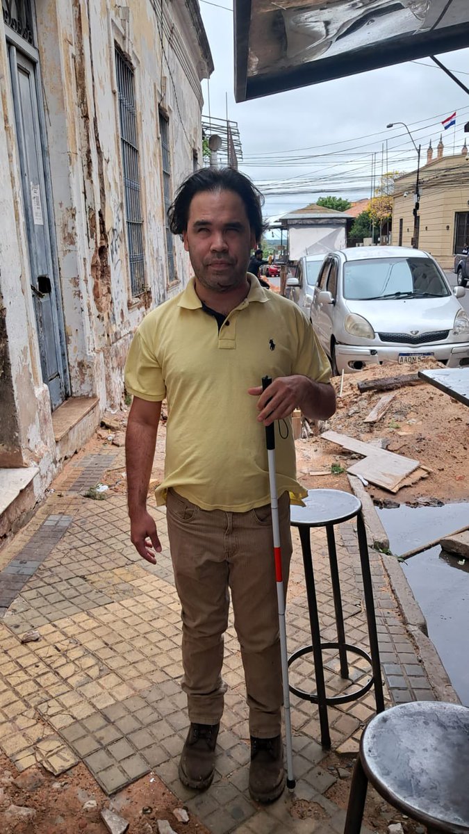 Ayer al mediodía, mientras caminaba por la calle Ayolas, en el centro, me encontré con un pozo abierto que lleva más de dos meses sin cubrir, debido a las obras de cableado subterráneo que se están llevando a cabo en todo el Microcentro de Asunción.